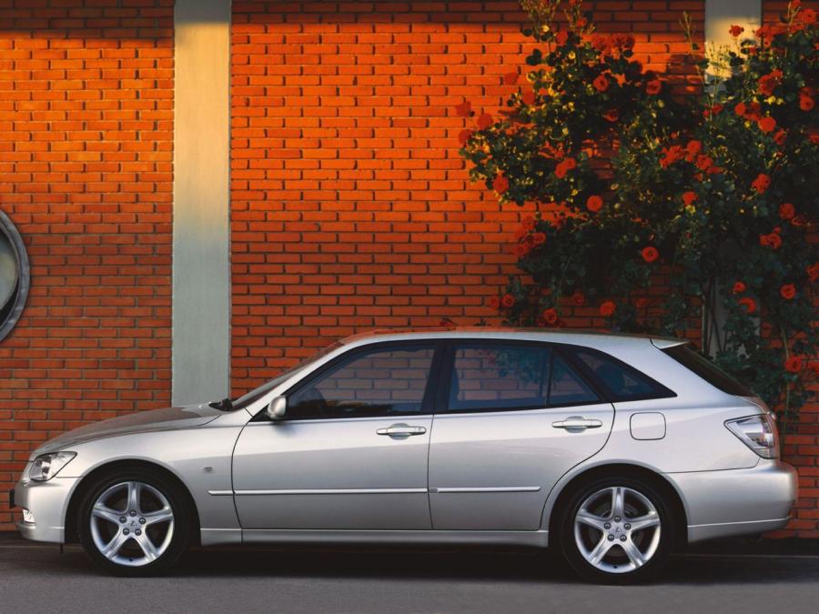  Lexus IS200 SportCross 2002 года  (EU) (фото 7 из 8)